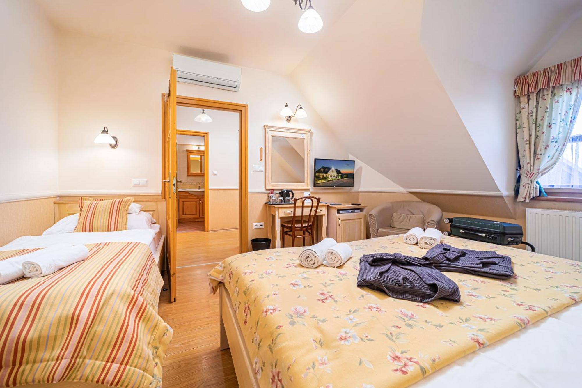 Готель Rigotanya Relax & Wellness Panzio Buekfuerdo Екстер'єр фото